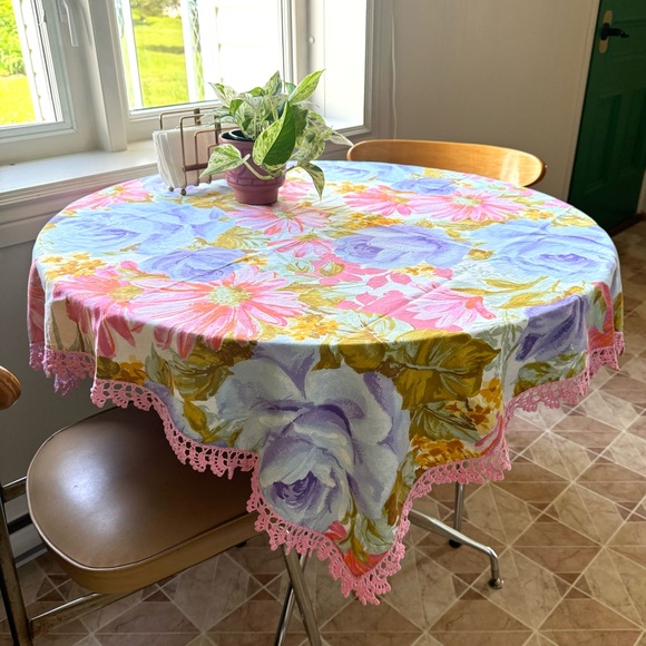 Vintage Floral & Crochet Lace Square Tablecloth - Picture 6 of 15
